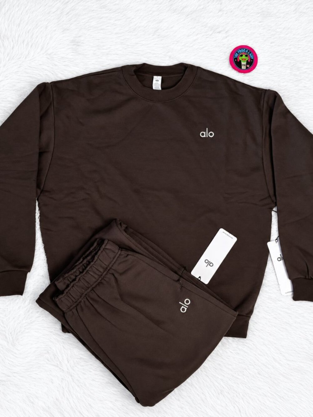 ALO Yoga Unisex Accolade Sweatshirt & Straight Leg Sweatpant Set Espresso M NWT - Picture 5 of 11